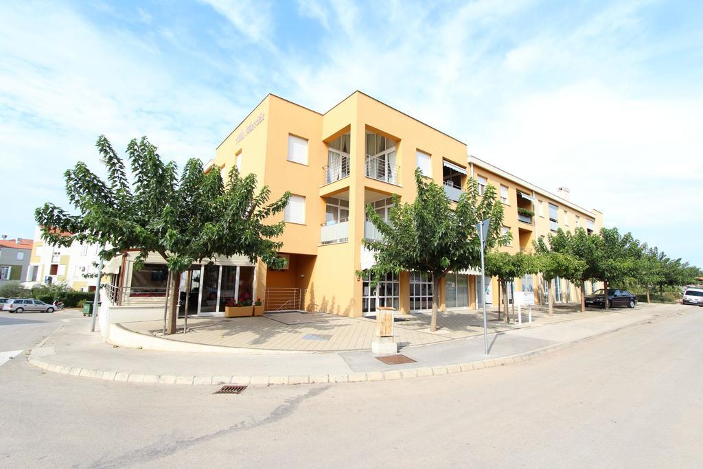 Apartment Alen Rovigno Esterno foto
